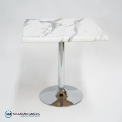 Mesa cuadrada exterior F y pie cromado: diseño atemporal