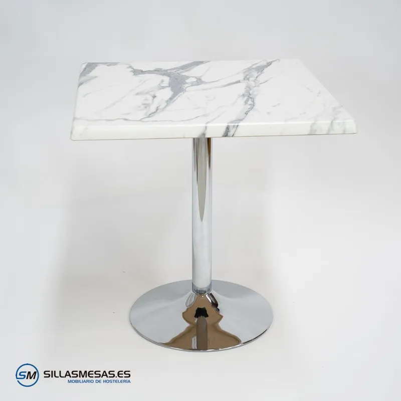 Mesa cuadrada exterior F y pie cromado: diseño atemporal