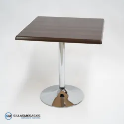 Mesa cuadrada exterior F y pie cromado: diseño atemporal