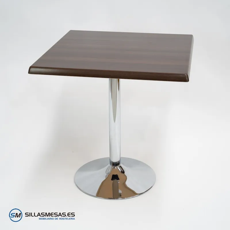 Mesa cuadrada exterior F y pie cromado: diseño atemporal