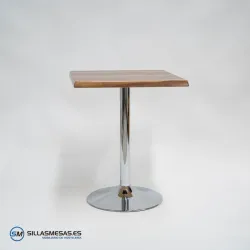 Mesa cuadrada exterior F y pie cromado: diseño atemporal