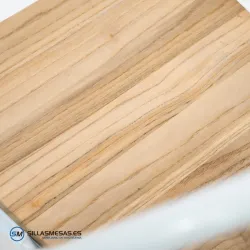 Silla Tolix blanca con asiento de madera natural
