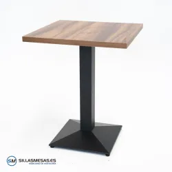 Mesa Daniela interior: metal elegante y resistente