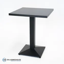 Mesa Daniela interior: metal elegante y resistente