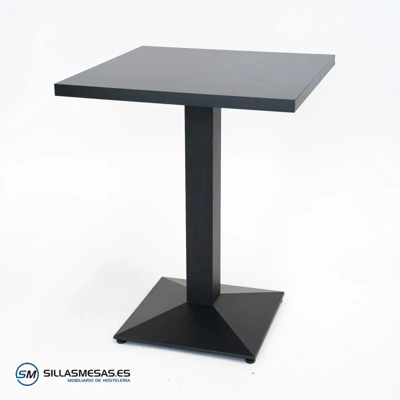 Mesa Daniela interior: metal elegante y resistente