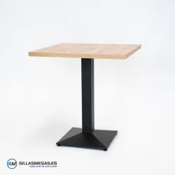 Mesa Daniela interior: metal elegante y resistente