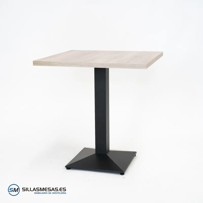 Mesa Daniela interior: metal elegante y resistente
