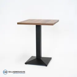 Mesa Daniela interior: metal elegante y resistente
