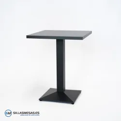 Mesa Daniela interior: metal elegante y resistente