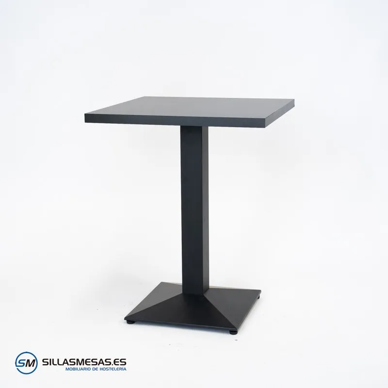 Mesa Daniela interior: metal elegante y resistente