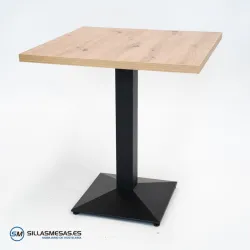 Mesa Daniela interior: metal elegante y resistente