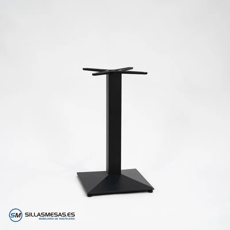 Mesa Daniela interior: metal elegante y resistente