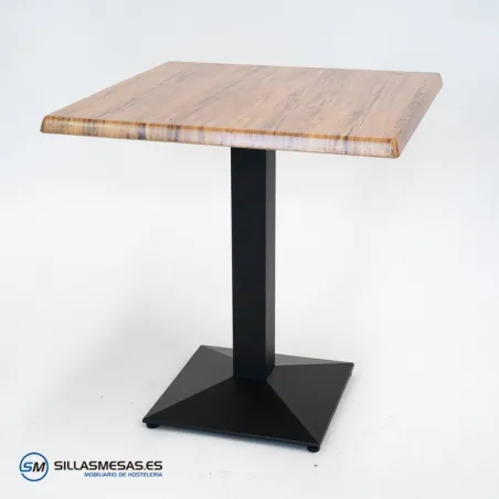 Mesa Daniela exterior: pie central robusto y diseño urbano