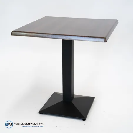 Mesa Daniela exterior: pie central robusto y diseño urbano