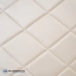 Silla VELVET, tapizada en terciopelo y estructura metálica.