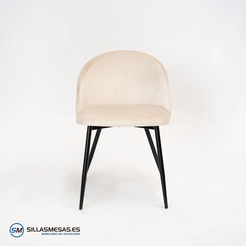 Silla VELVET, tapizada en terciopelo y estructura metálica.