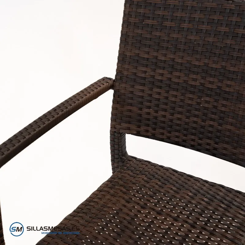 Sillón Marbella de rattan marrón: confort y estilo