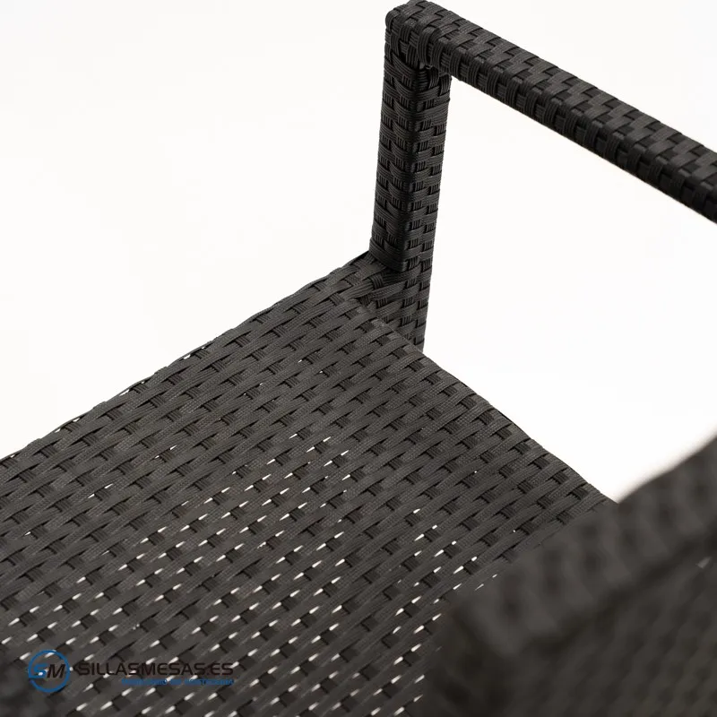Sillón Marbella de rattan negro: diseño moderno