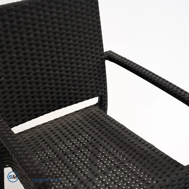 Sillón Marbella de rattan negro: diseño moderno