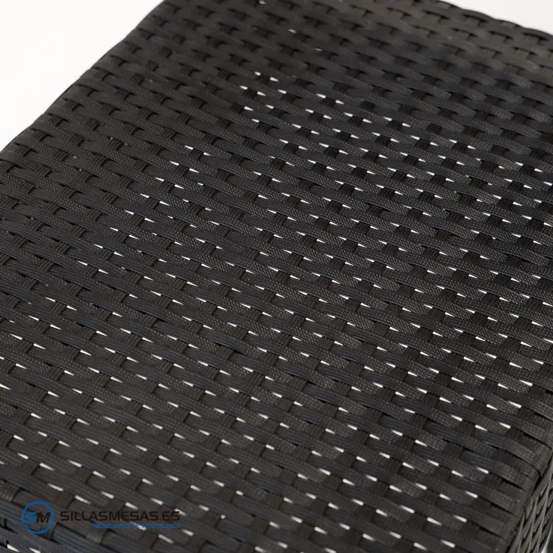 Sillón Marbella de rattan negro: diseño moderno