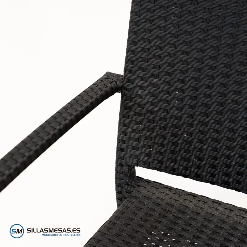 Sillón Marbella de rattan negro: diseño moderno