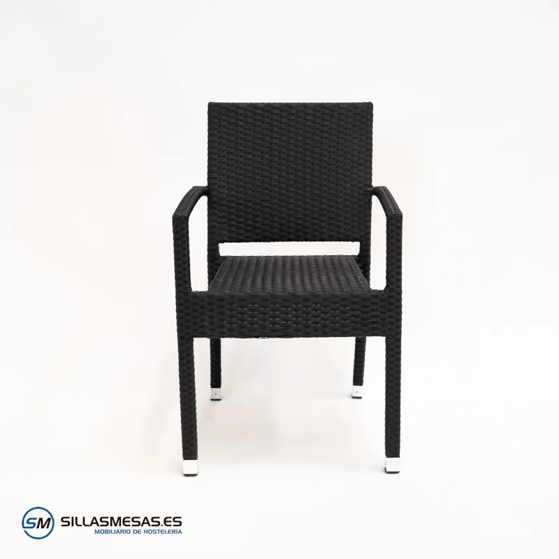 Sillón Marbella de rattan negro: diseño moderno
