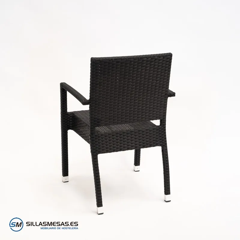 Sillón Marbella de rattan negro: diseño moderno