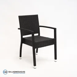 Sillón Marbella de rattan negro: diseño moderno