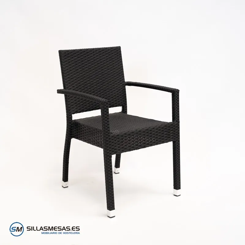 Sillón Marbella de rattan negro: diseño moderno