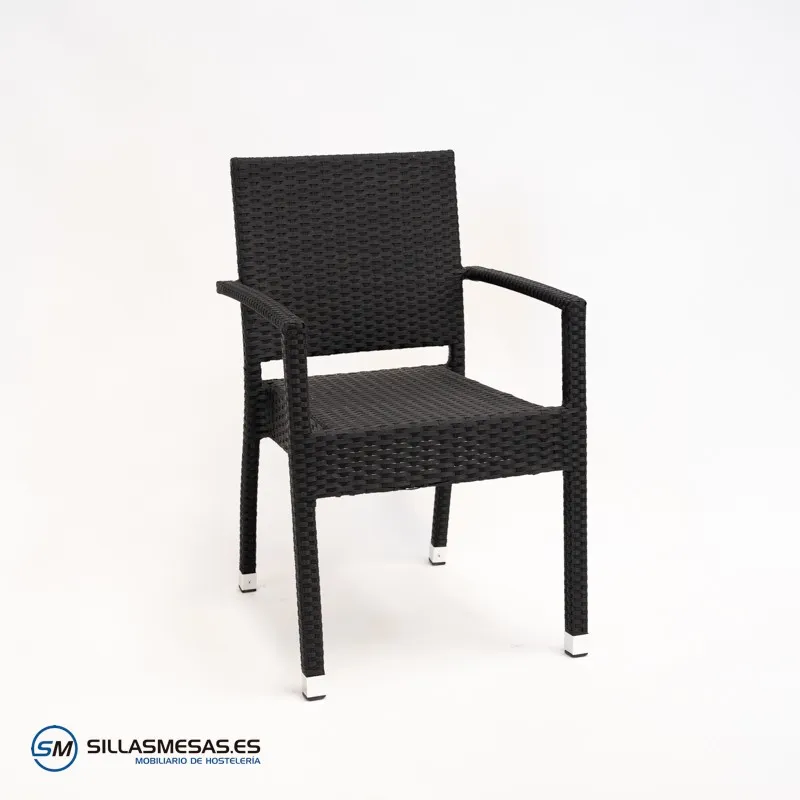 Sillón Marbella de rattan negro: diseño moderno