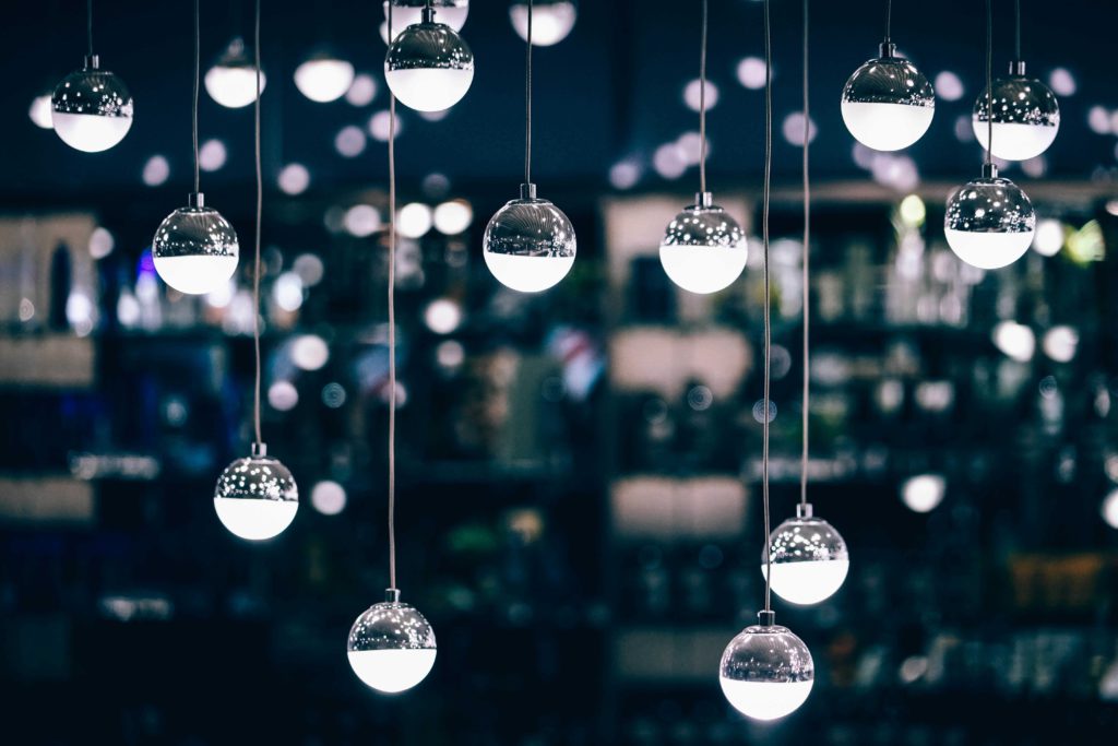Cómo traer la Navidad a tu negocio de hostelería: la iluminación navideña siempre es un buen recurso