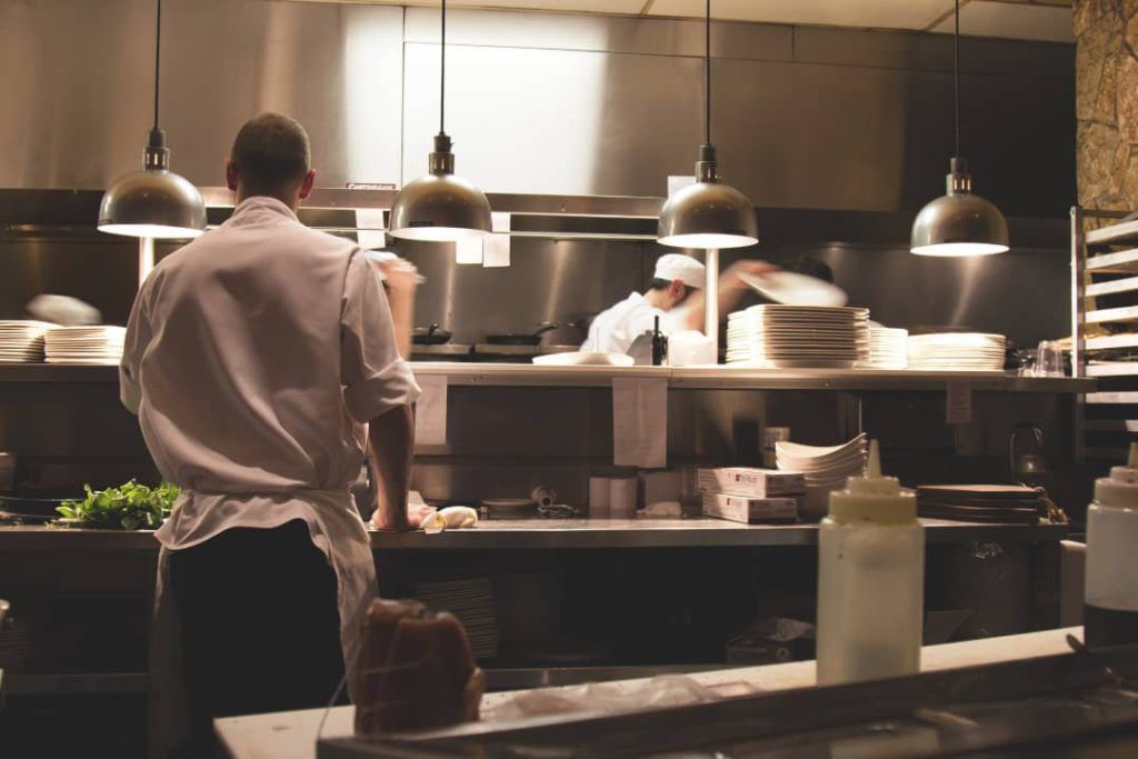 Cómo limpiar acero inoxidable del mobiliario de un restaurante