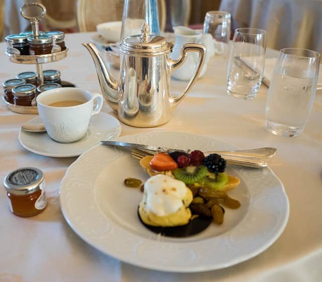 Dispensadores de tés para buffet de desayuno