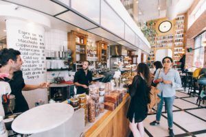 Inspección de sanidad en un bar