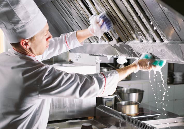 La importancia de la limpieza y desinfección de una cocina profesional