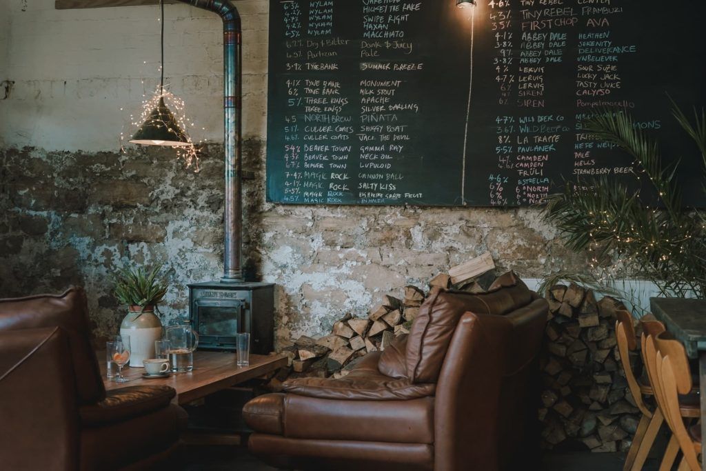 Decoración de un restaurante rústico